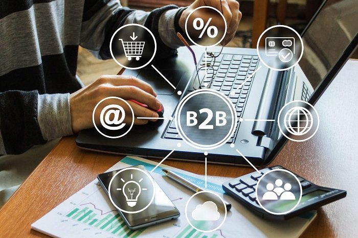 Hombre de negocios presiona b2b